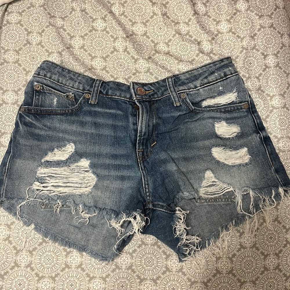 Really cute & comfortable jean shorts. Have been worn a few times.